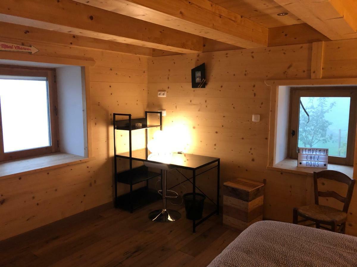 Chalet Du Bois Des Fugiers อูฌีน ภายนอก รูปภาพ